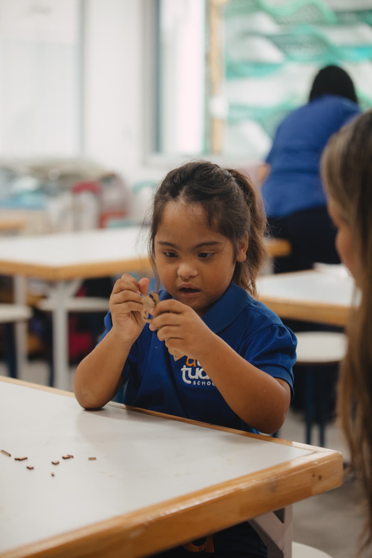 Aluna em atividade em sala, Atitude School
